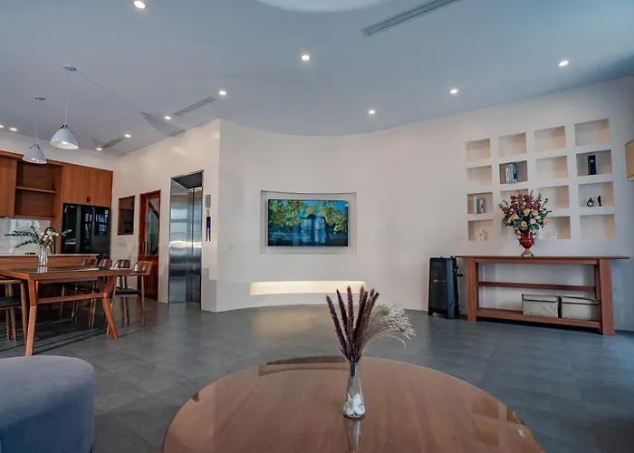 Spacious 6br Near Ha Long