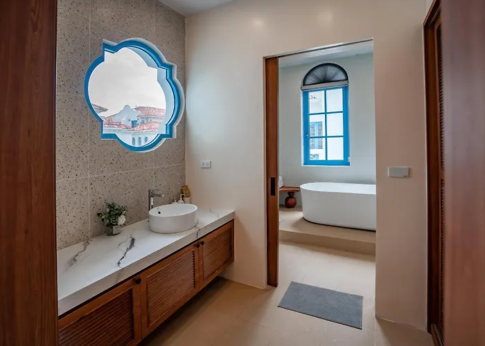 Spacious 6br Near Ha Long