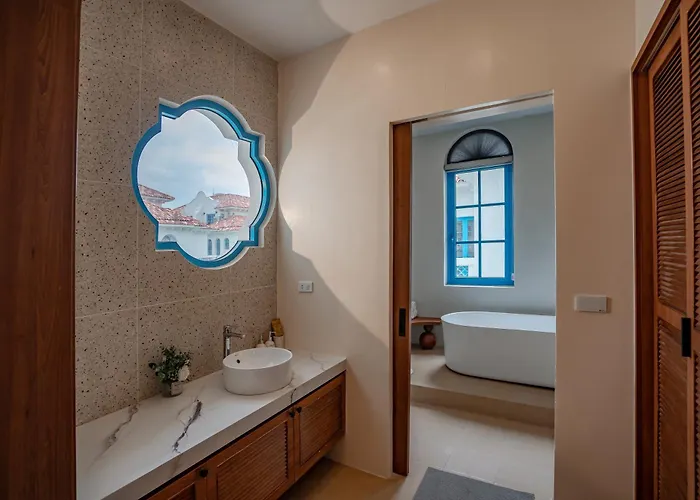 Spacious 6br Near