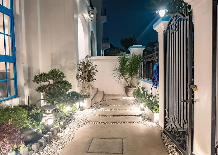 Spacious 6br Near Villa *